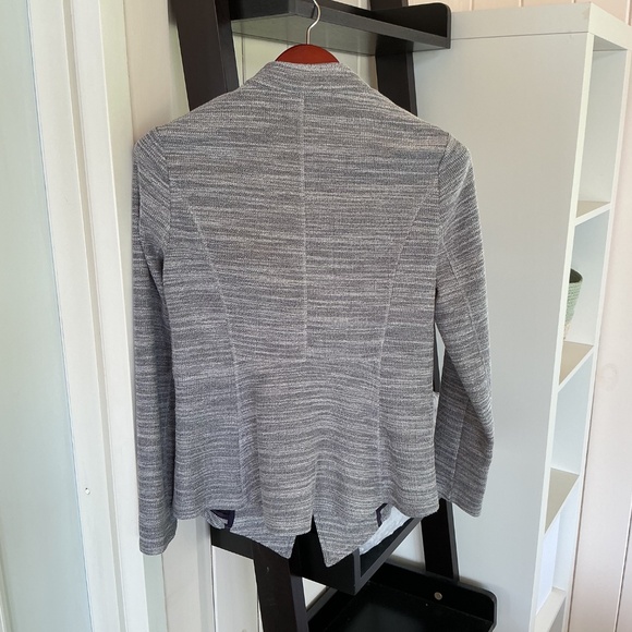 Tristan Grey Textured Blazer - size M - excellent condition - Picture 4 of 7